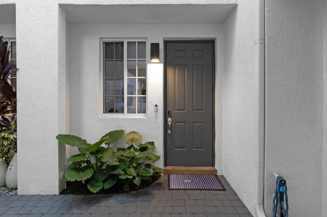 732 SE 2nd Street 732, Pompano Beach, FL 33060