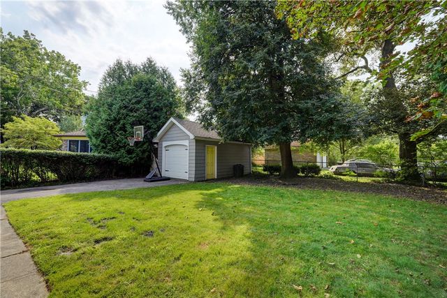 11 Seymour Road, Irondequoit, NY 14609