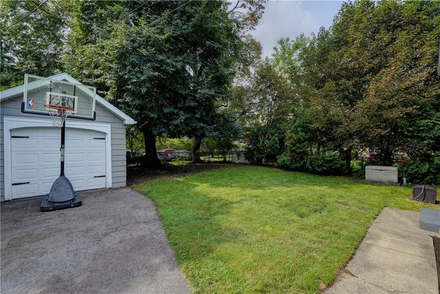 11 Seymour Road, Irondequoit, NY 14609