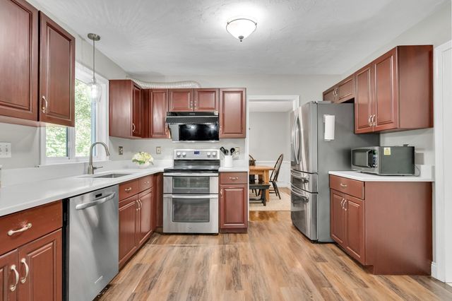 7 Duffield Rd, Hopkinton, MA 01748