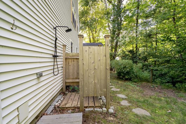 7 Duffield Rd, Hopkinton, MA 01748