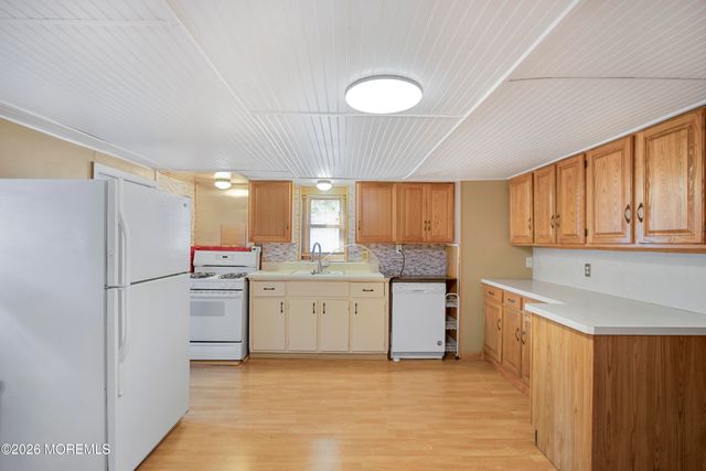 17 Douglas Street, Fords, NJ 08863
