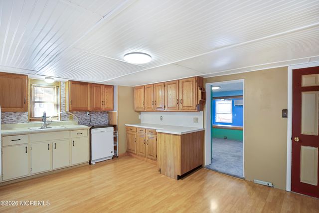 17 Douglas Street, Fords, NJ 08863