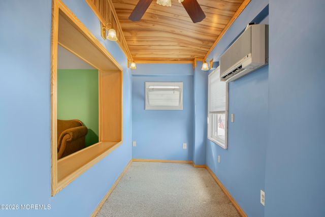 17 Douglas Street, Fords, NJ 08863