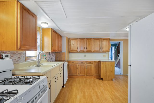 17 Douglas Street, Fords, NJ 08863