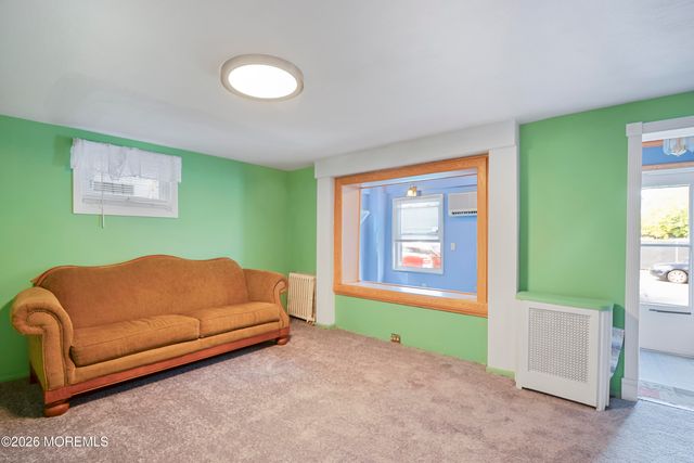 17 Douglas Street, Fords, NJ 08863