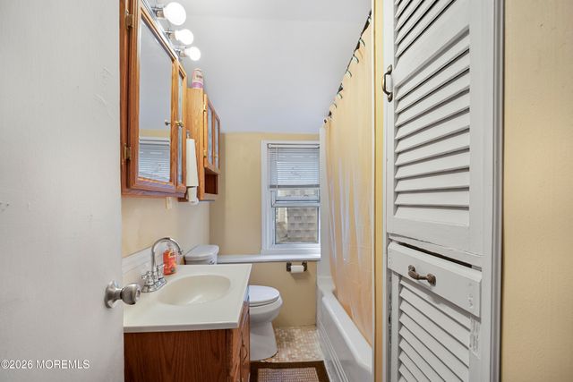17 Douglas Street, Fords, NJ 08863