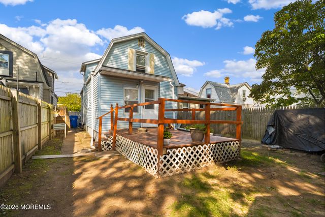 17 Douglas Street, Fords, NJ 08863