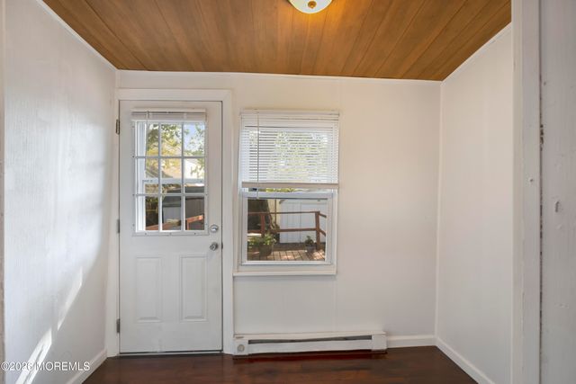 17 Douglas Street, Fords, NJ 08863