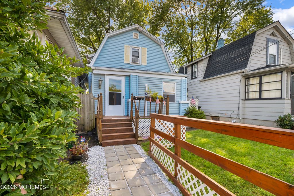 17 Douglas Street, Fords, NJ 08863