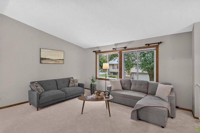 403 98th Avenue NE, Blaine, MN 55434