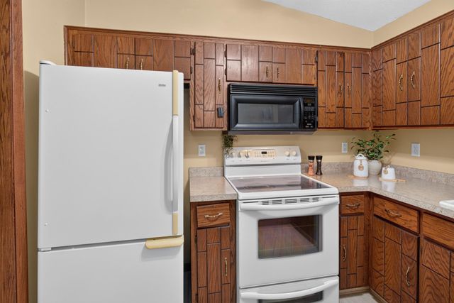 403 98th Avenue NE, Blaine, MN 55434