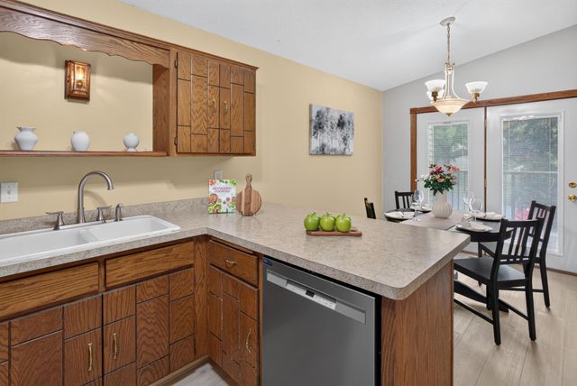 403 98th Avenue NE, Blaine, MN 55434
