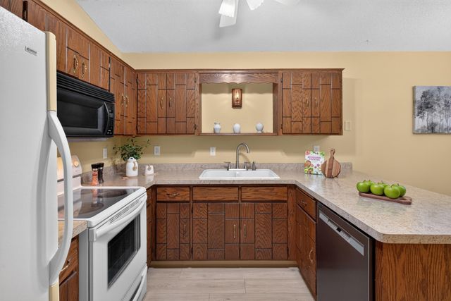 403 98th Avenue NE, Blaine, MN 55434