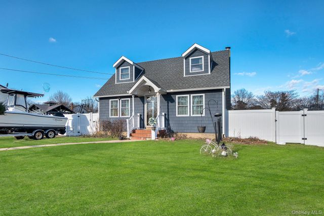 91 Cedar Road, Amityville, NY 11701