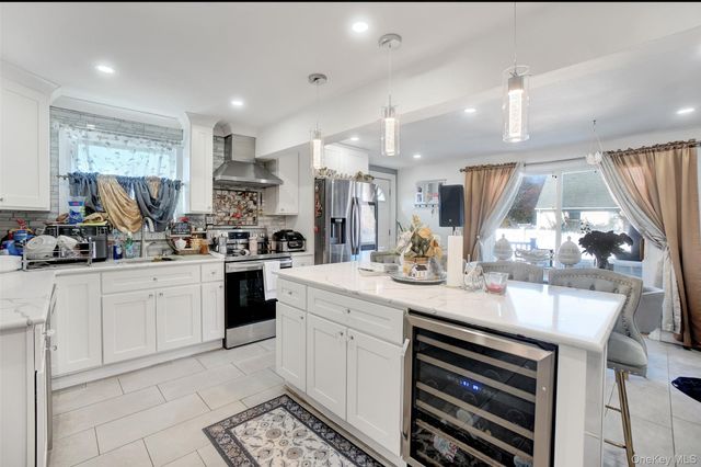 91 Cedar Road, Amityville, NY 11701