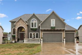 2841 SW Carlton Drive, Lee's Summit, MO 64082