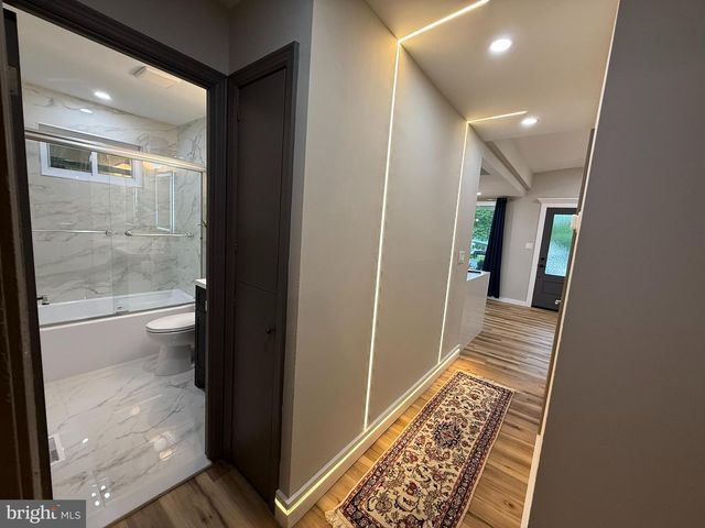 3020 FREDSEN PL, Falls Church, VA 22042