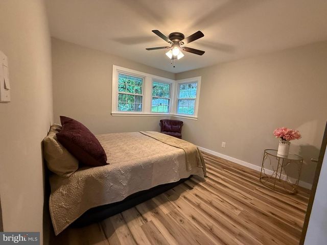3020 FREDSEN PL, Falls Church, VA 22042