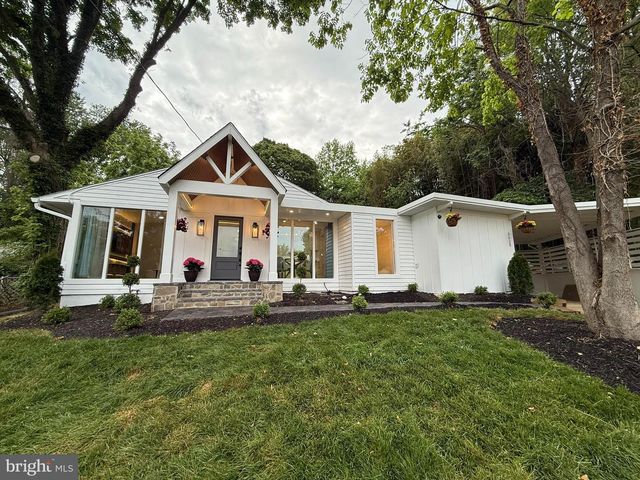 3020 FREDSEN PL, Falls Church, VA 22042