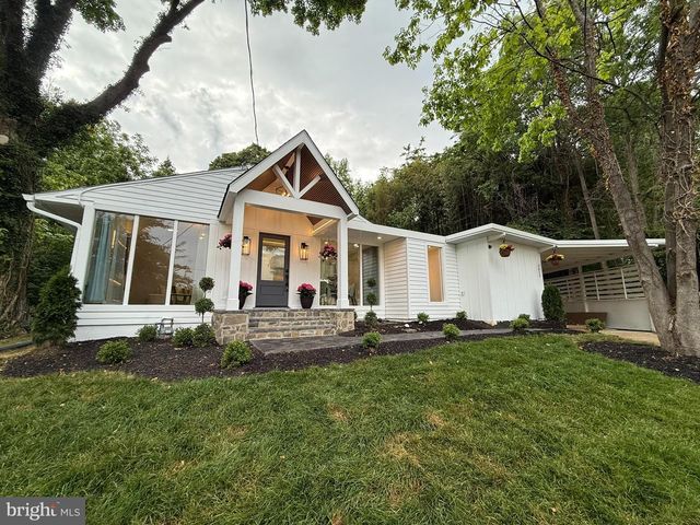 3020 FREDSEN PL, Falls Church, VA 22042