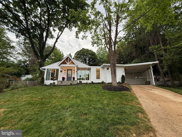 3020 FREDSEN PL, Falls Church, VA 22042