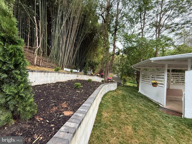 3020 FREDSEN PL, Falls Church, VA 22042
