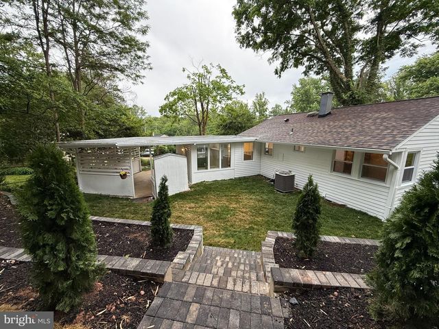 3020 FREDSEN PL, Falls Church, VA 22042