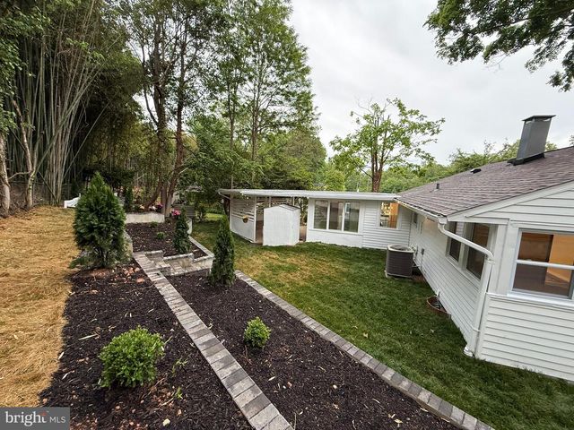 3020 FREDSEN PL, Falls Church, VA 22042