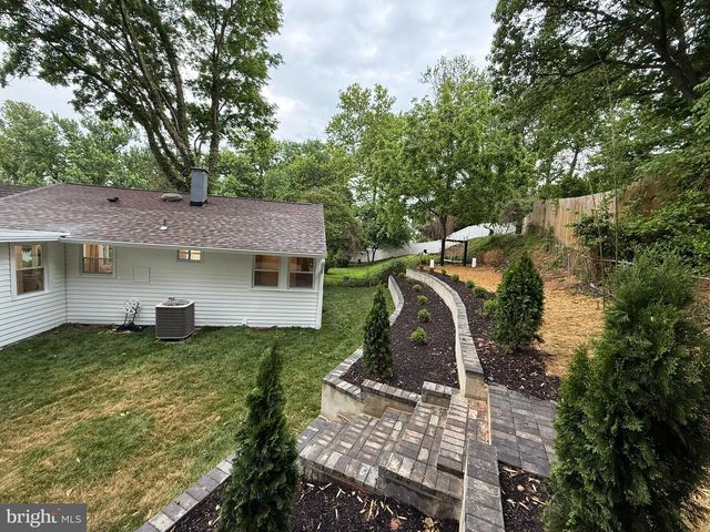 3020 FREDSEN PL, Falls Church, VA 22042