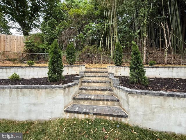 3020 FREDSEN PL, Falls Church, VA 22042