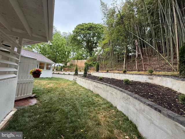 3020 FREDSEN PL, Falls Church, VA 22042