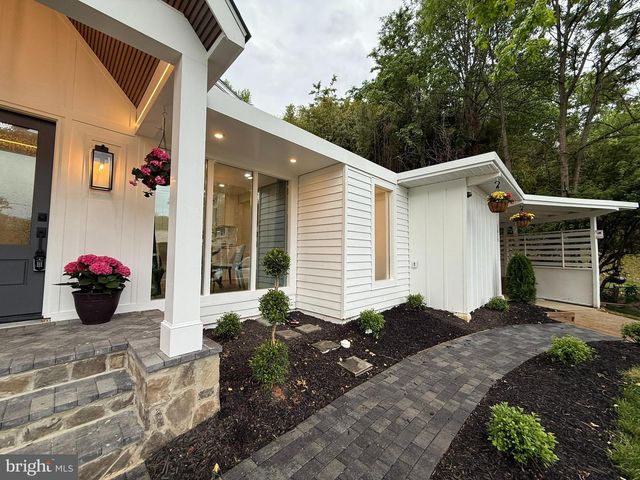 3020 FREDSEN PL, Falls Church, VA 22042
