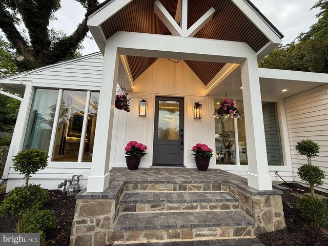 3020 FREDSEN PL, Falls Church, VA 22042