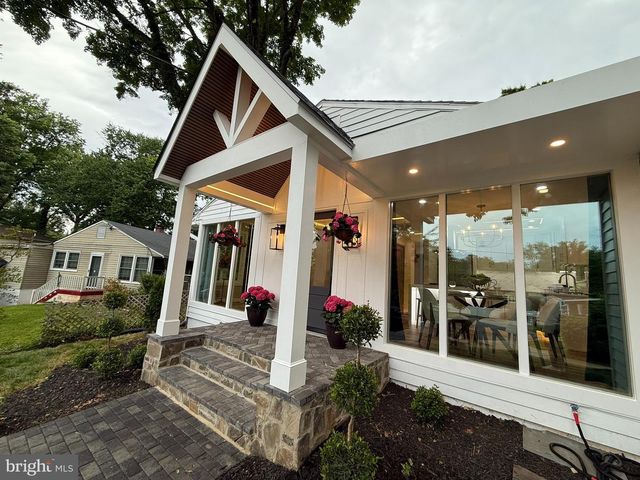 3020 FREDSEN PL, Falls Church, VA 22042