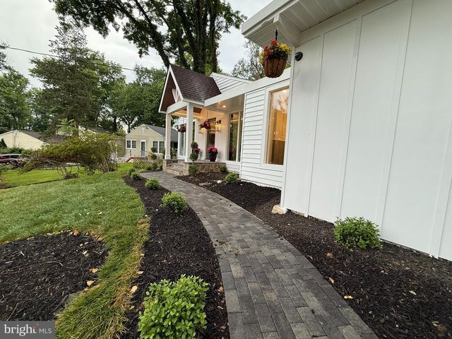 3020 FREDSEN PL, Falls Church, VA 22042