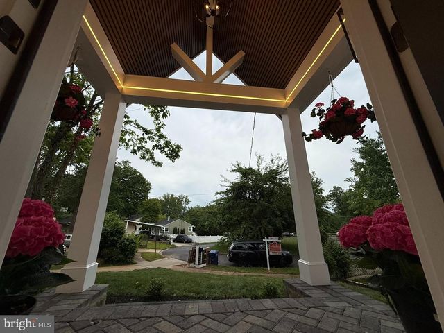 3020 FREDSEN PL, Falls Church, VA 22042