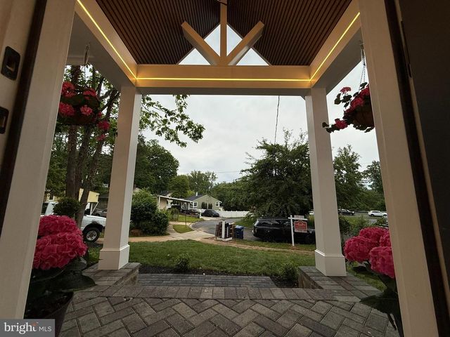 3020 FREDSEN PL, Falls Church, VA 22042