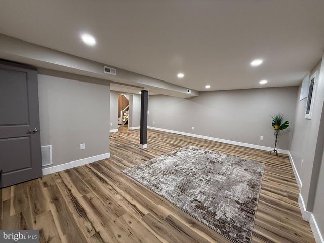 3020 FREDSEN PL, Falls Church, VA 22042