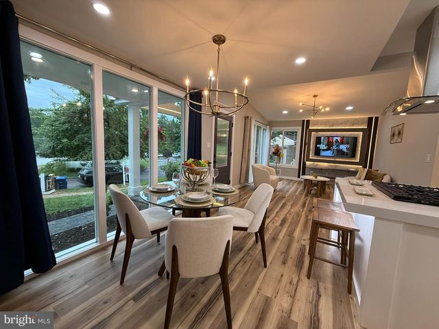 3020 FREDSEN PL, Falls Church, VA 22042