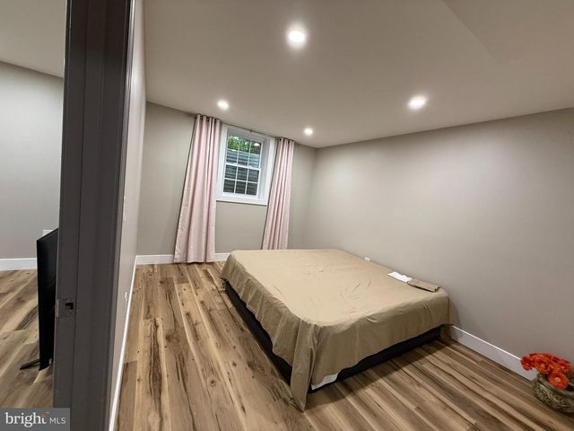 3020 FREDSEN PL, Falls Church, VA 22042