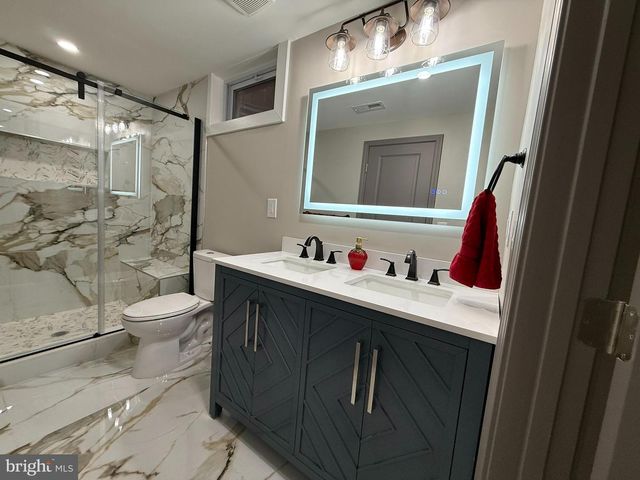 3020 FREDSEN PL, Falls Church, VA 22042