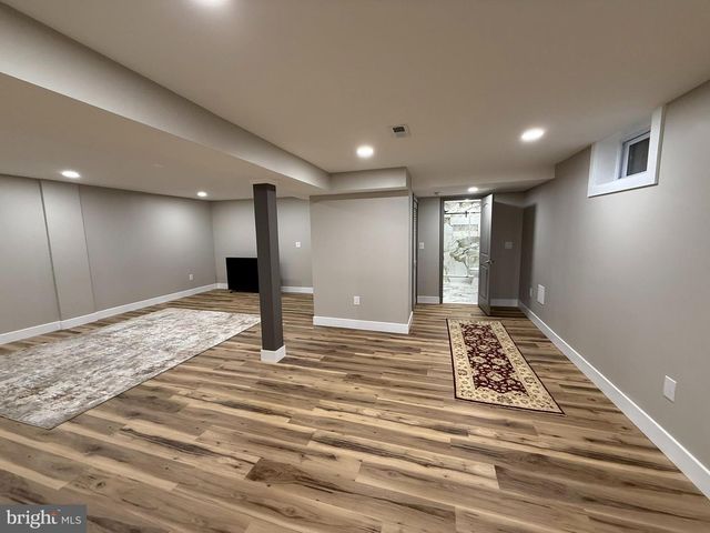 3020 FREDSEN PL, Falls Church, VA 22042