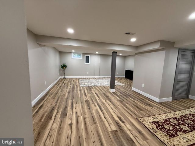 3020 FREDSEN PL, Falls Church, VA 22042