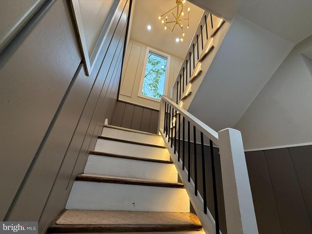 3020 FREDSEN PL, Falls Church, VA 22042