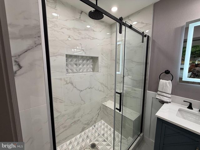 3020 FREDSEN PL, Falls Church, VA 22042