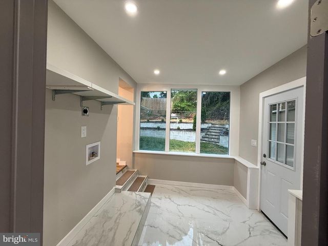 3020 FREDSEN PL, Falls Church, VA 22042