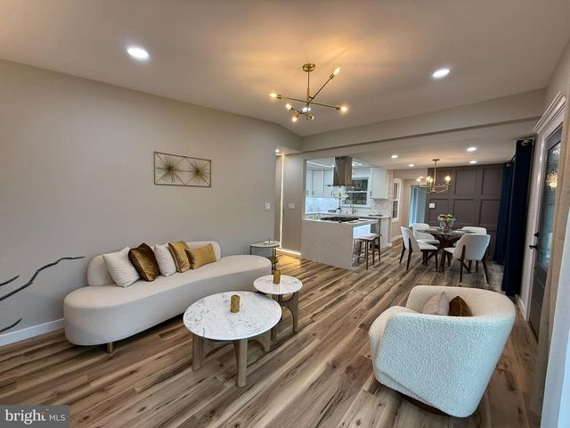 3020 FREDSEN PL, Falls Church, VA 22042