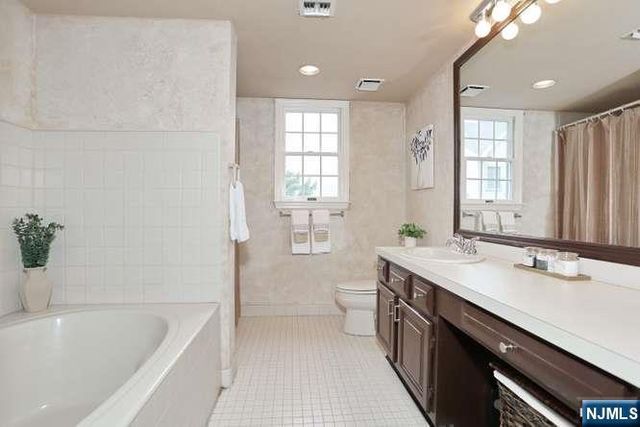 101 Quartz Lane, Paterson, NJ 07501