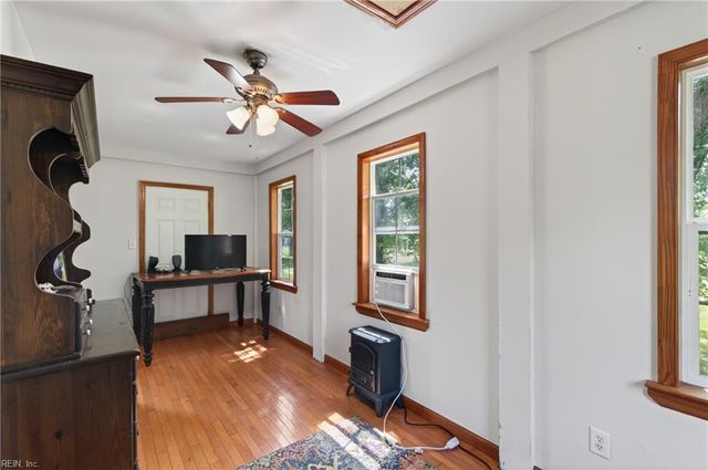 12 Holston LN, Hampton, VA 23664